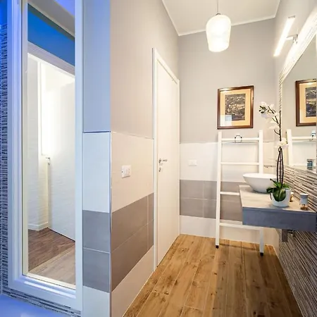 Monteverdi Boutique Apartment - Wifi & Air Con דירה