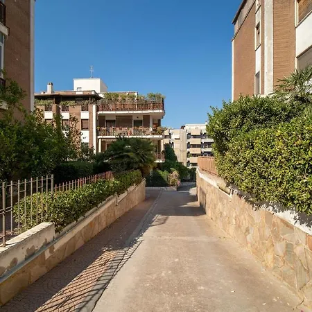 Monteverdi Boutique Apartment - Wifi & Air Con דירה