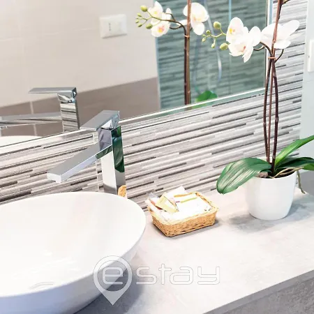 Monteverdi Boutique Apartment - Wifi & Air Con